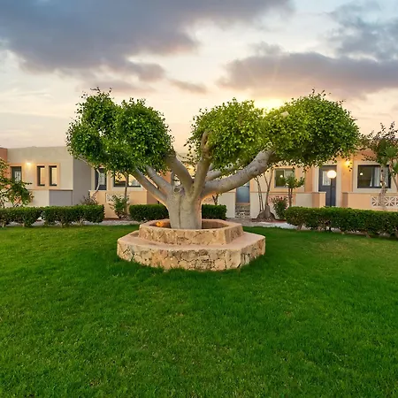 Aparthotel Golden Bay 3*