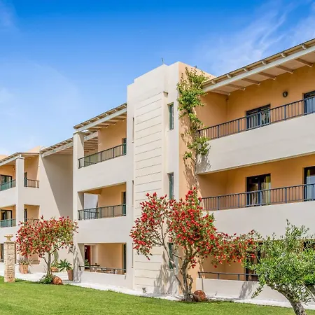 Golden Bay Apart-hotel 3*