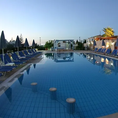 Golden Bay Aparthotel 3*